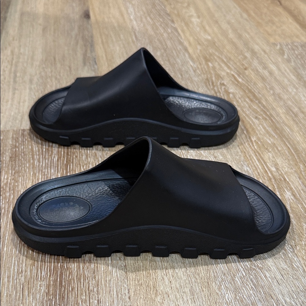 Free Poepple Movement Women’s Black Robber Slip On Sandals Size 35/36 - Picture 5 of 8